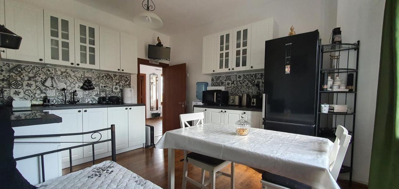 Guest House Eolea Biser Bagian luar foto